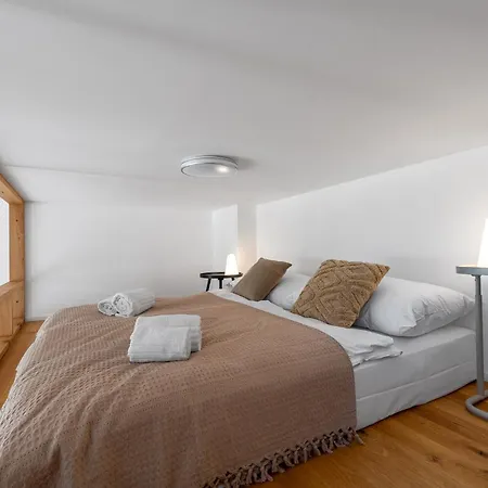 Apartment Elegant Located In The Centre Of *