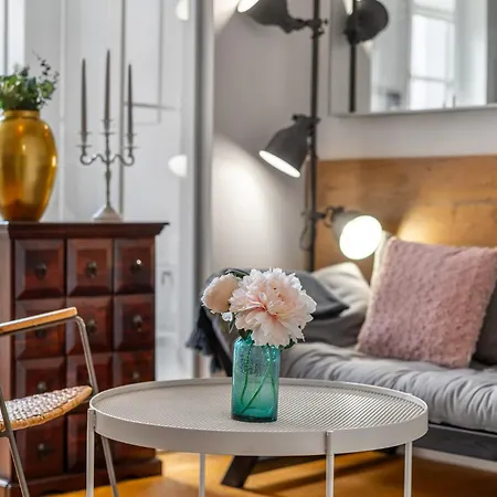 Elegant Located In The Centre Of Apartment *